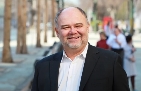 Chris-Ritter_color-3x2