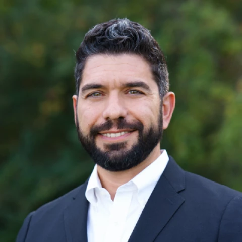 Aref-DSC09459-Edit_LinkedIn-2