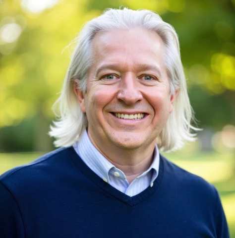 Adam-Bloomberg_3x2_2408