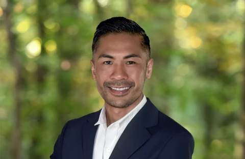 Kevin-Roux-Headshot-Background_3x2