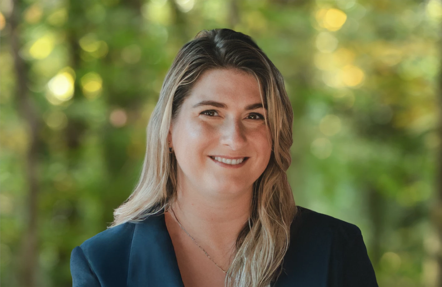 Lindsay-Bouchard-Light-Grn-BG_3x2